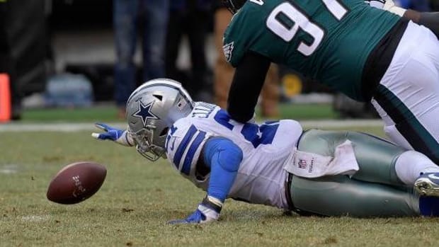 zeke fumble